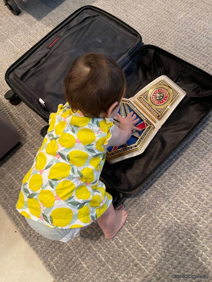 BeckyLynchWWE-1449834133513850880-20211017_152608-img1.jpg