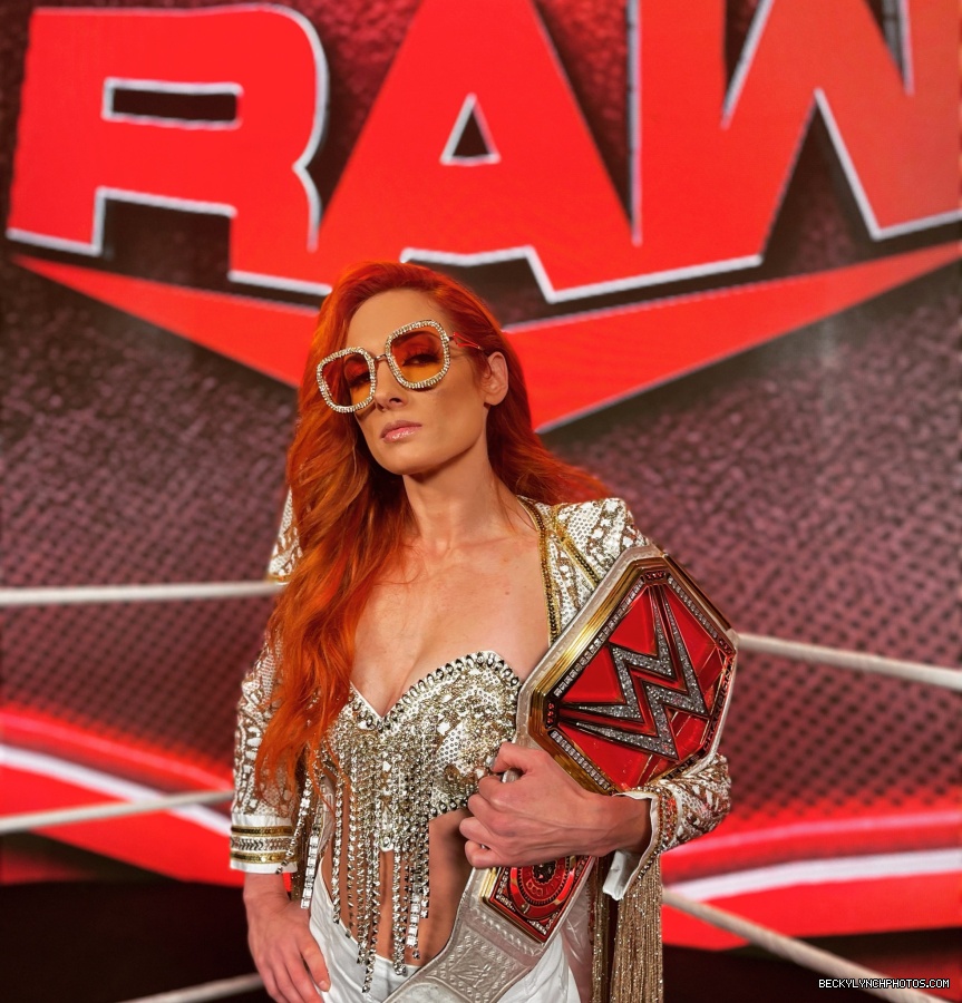 BeckyLynchWWE-1455395590972530699-20211101_234523-img1.jpg