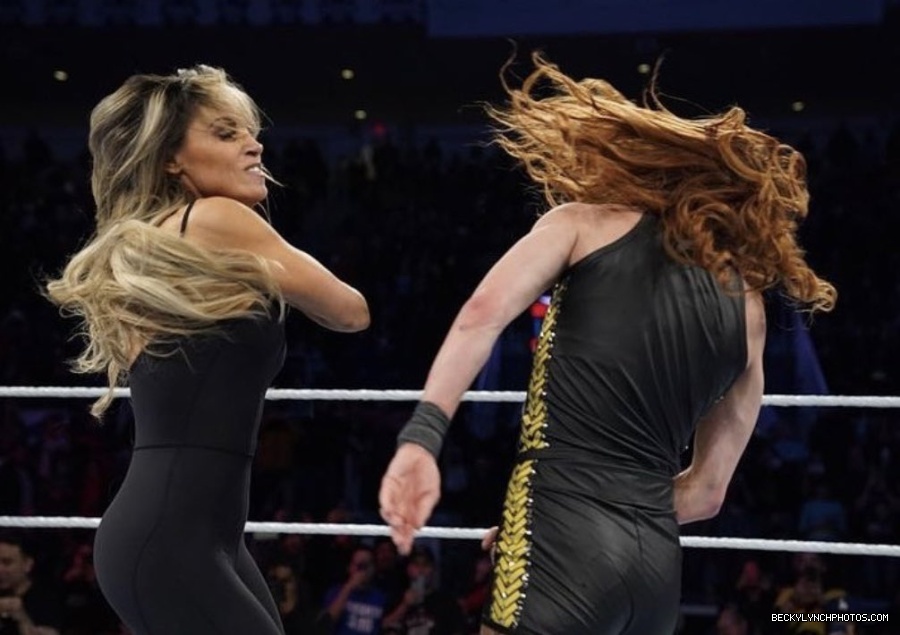 BeckyLynchWWE-1508310875089776640-20220328_001150-img1.jpg