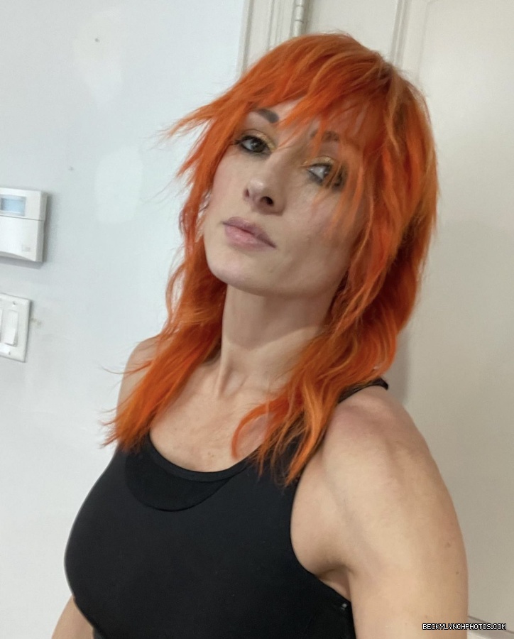 BeckyLynchWWE-1509279457344991238-20220330_162038-img1.jpg