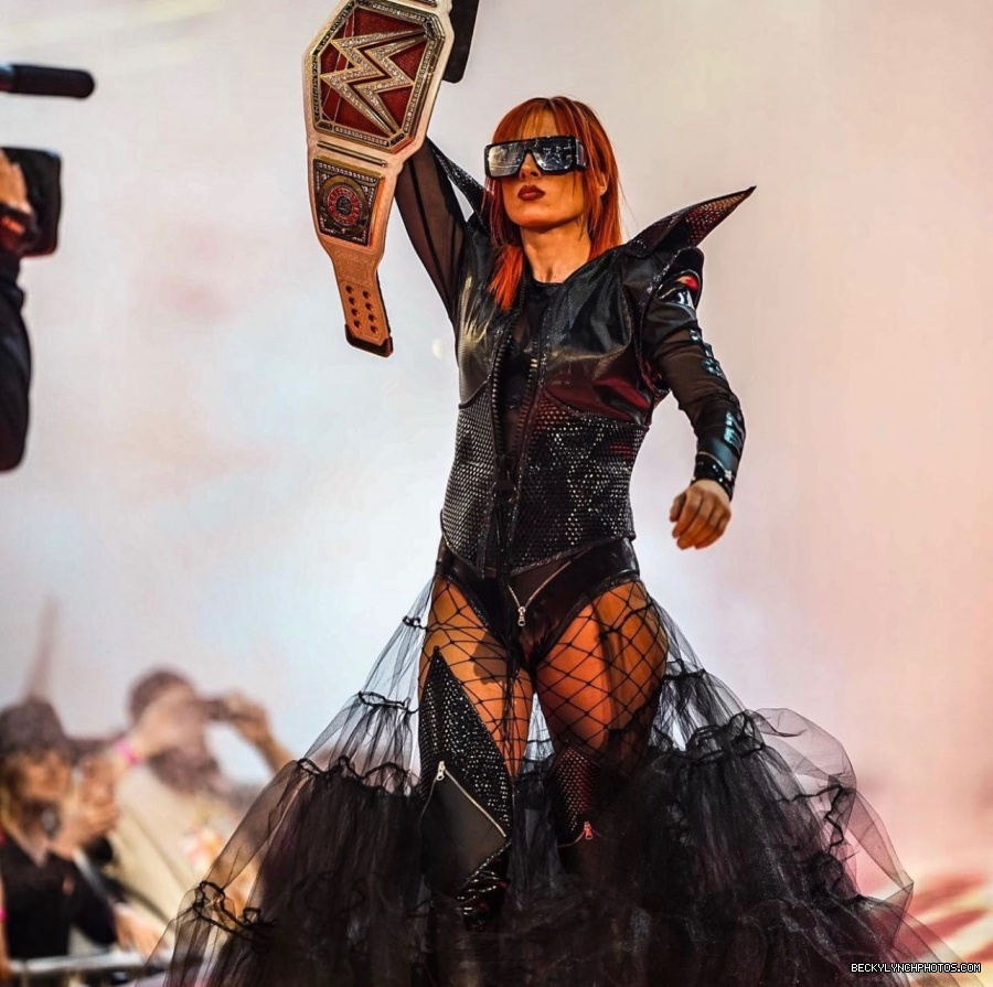 BeckyLynchWWE-1510838050502422533-20220403_233355-img1.jpg