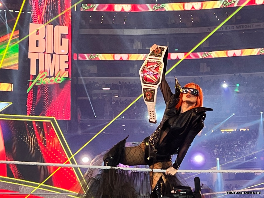 BeckyLynchWWE-1511538612600393730-20220405_215742-img1.jpg