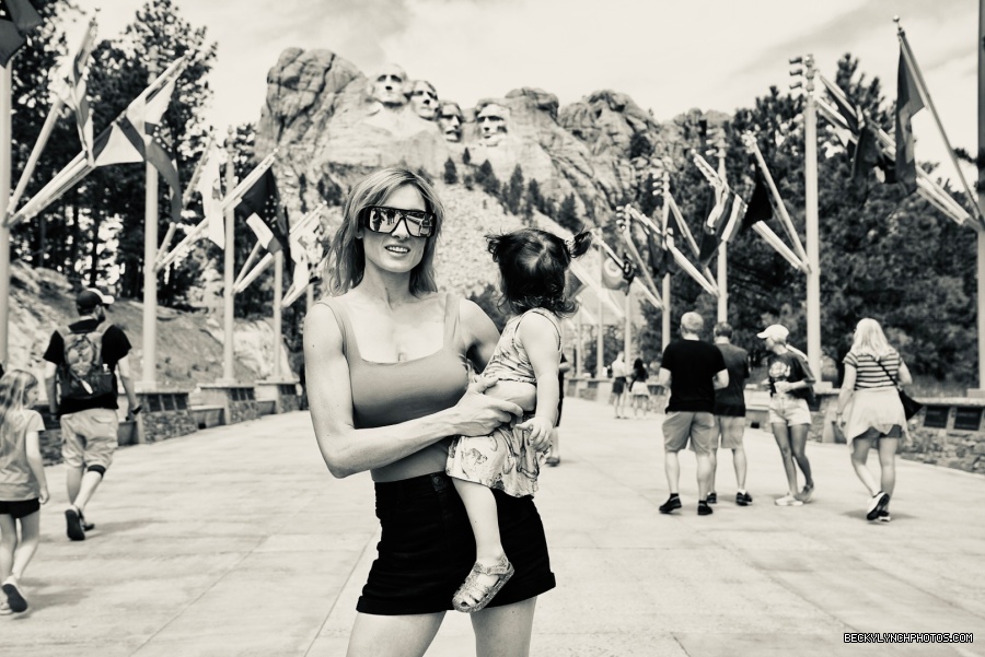 BeckyLynchWWE-1538300913345040388-20220618_182132-img1.jpg