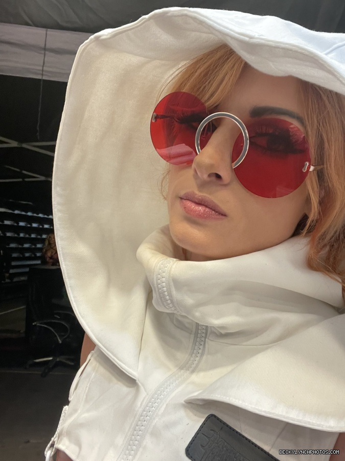 BeckyLynchWWE-1549192941532504066-20220718_194234-img1.jpg