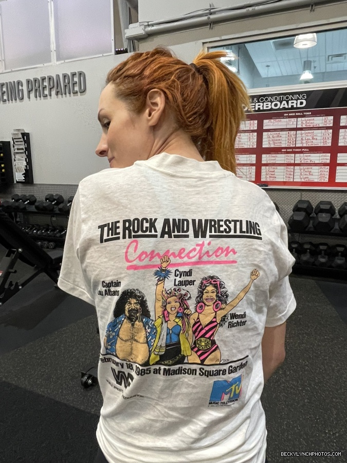 BeckyLynchWWE-1588593908933857280-20221104_130757-img1.jpg