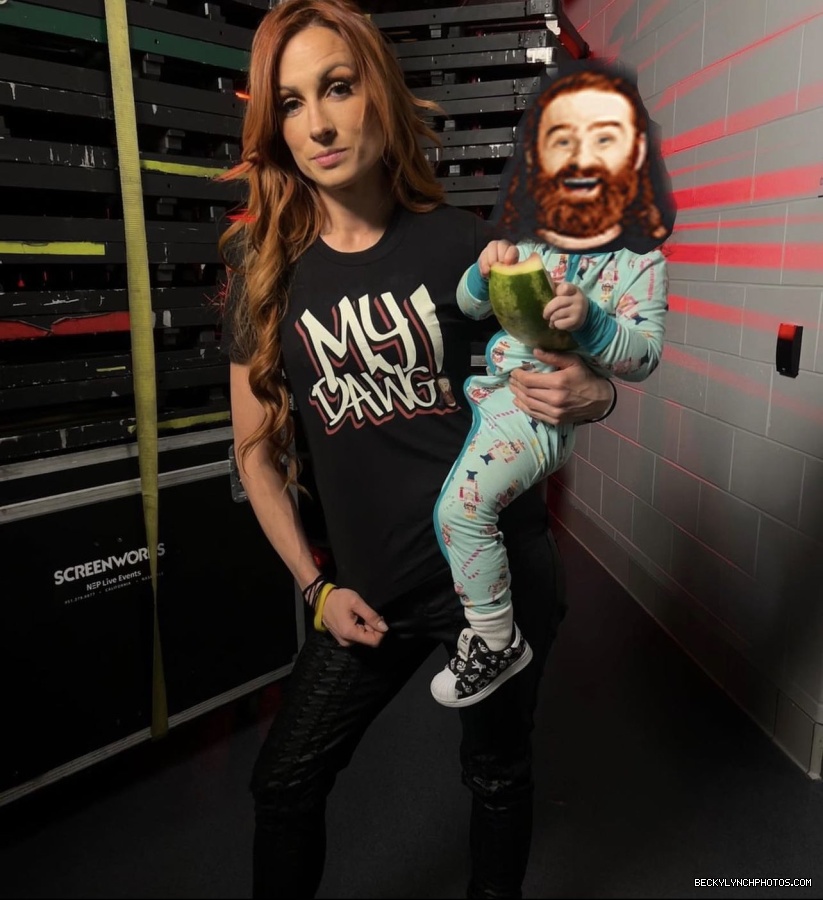 BeckyLynchWWE-1602500871149223941-20221212_210915-img1.jpg