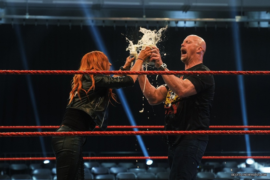 BeckyLynchWWE-1638648747495239682-20230322_160800-img1.jpg