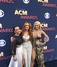 BeckyLynchWWE-0985658227160264704-20180415_181648-img4.jpg