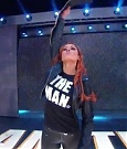 BeckyLynchWWE-1067619553579016192-20181127_212151-img1.jpg