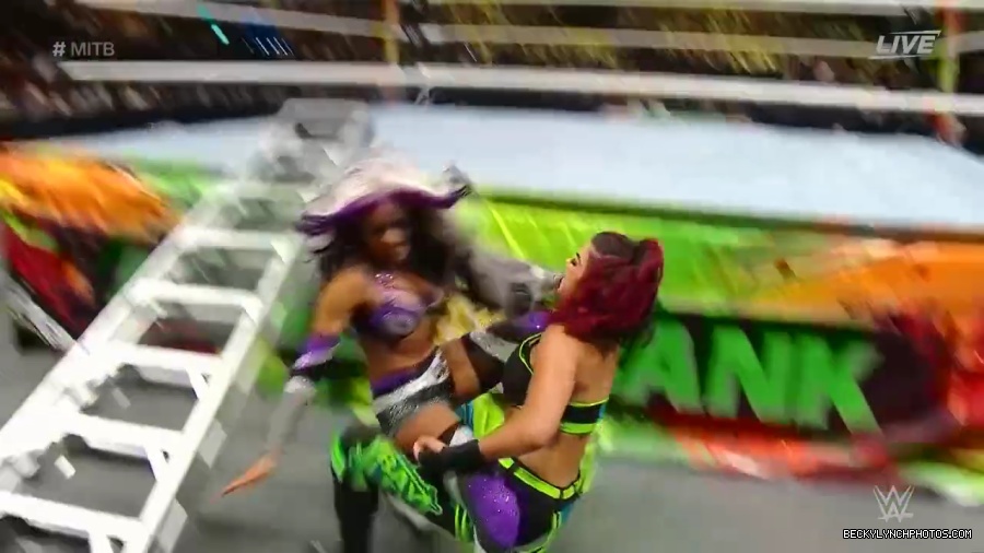 Womens_MITB_mp40173.jpg