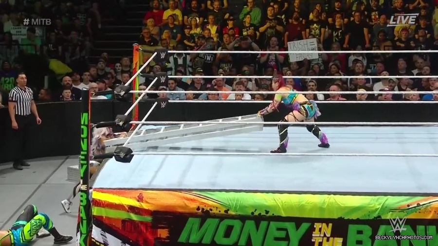 Womens_MITB_mp40185.jpg