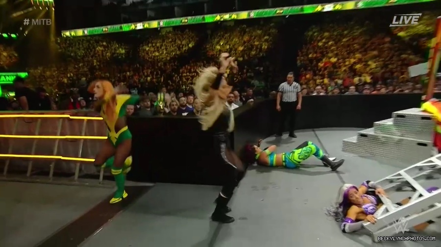 Womens_MITB_mp40262.jpg