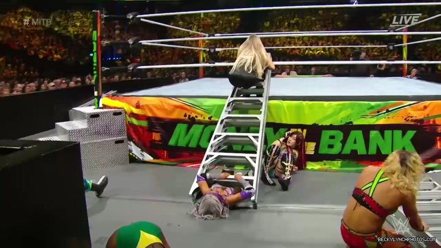 Womens_MITB_mp40269.jpg