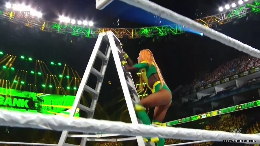 Womens_MITB_mp40431.jpg