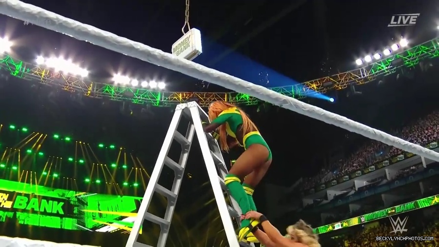 Womens_MITB_mp40432.jpg