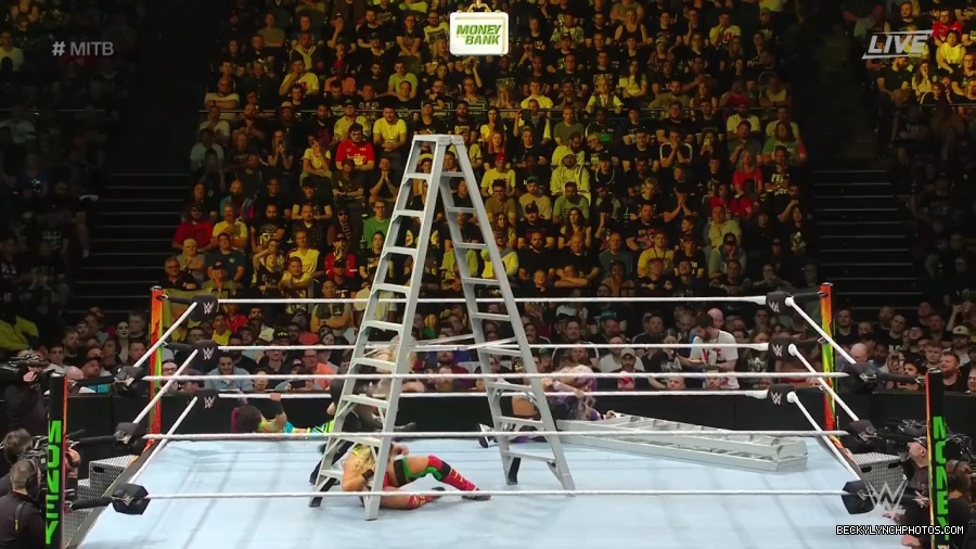 Womens_MITB_mp40491.jpg