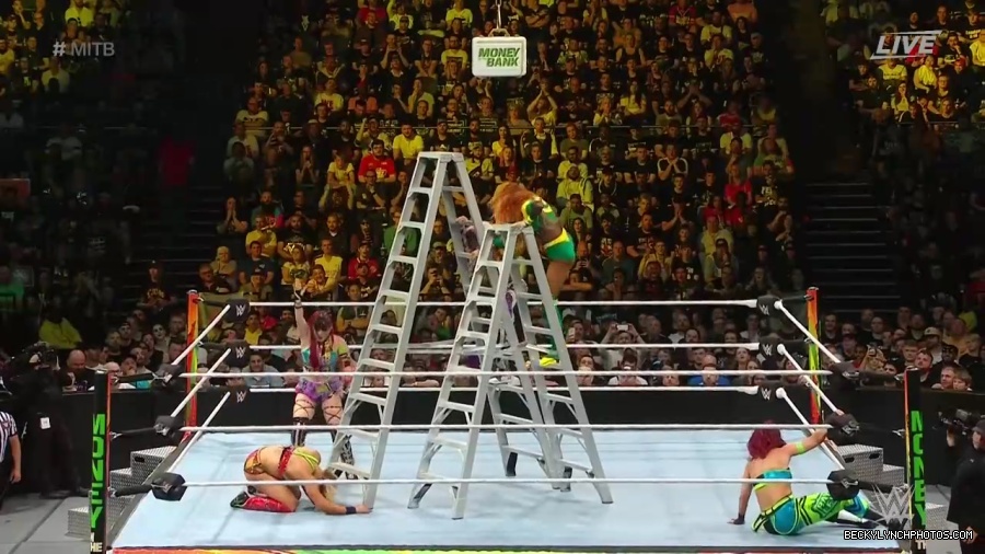 Womens_MITB_mp40564.jpg
