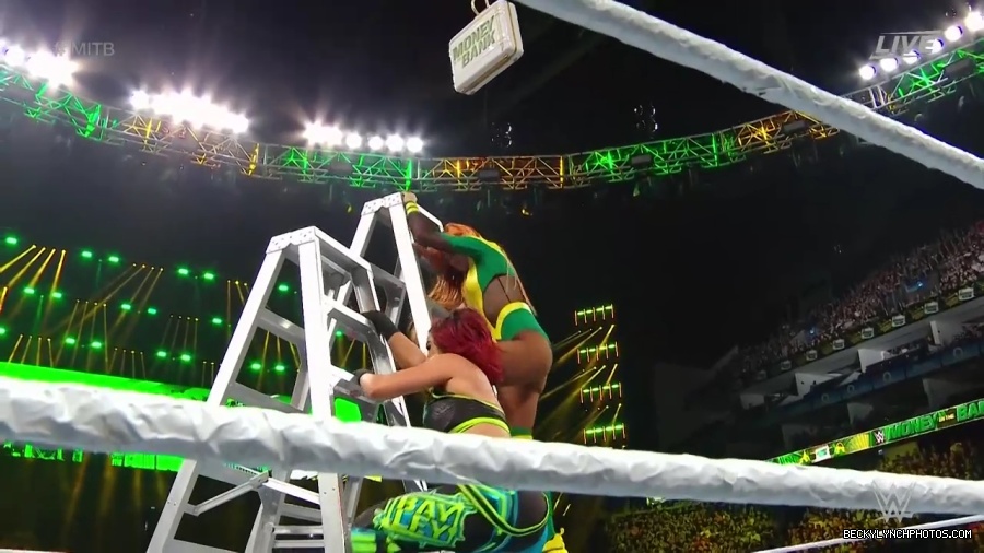 Womens_MITB_mp40571.jpg