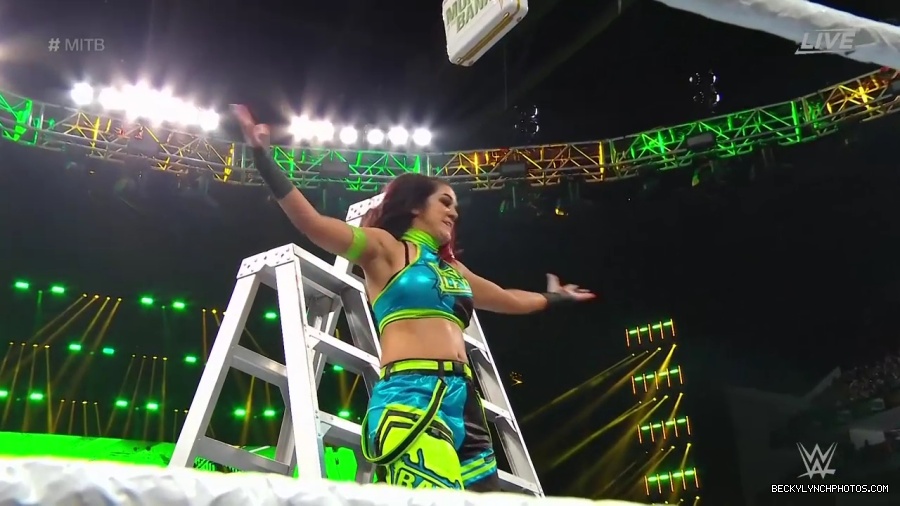 Womens_MITB_mp40581.jpg