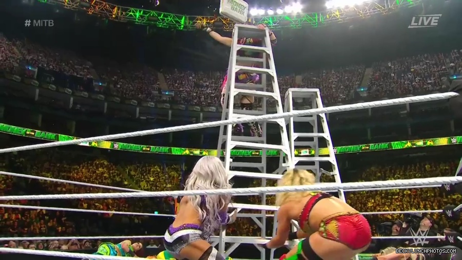 Womens_MITB_mp40598.jpg