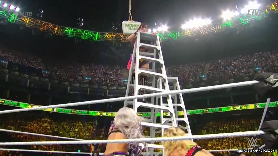 Womens_MITB_mp40599.jpg