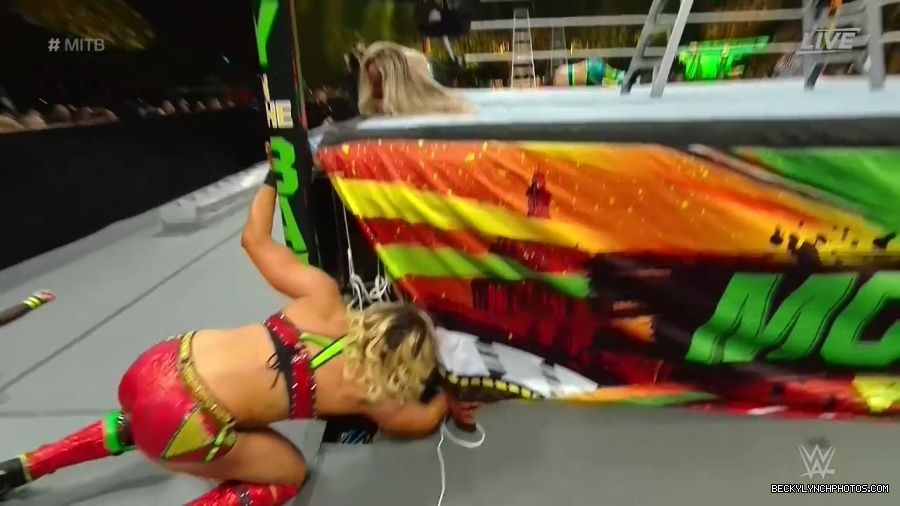 Womens_MITB_mp40841.jpg