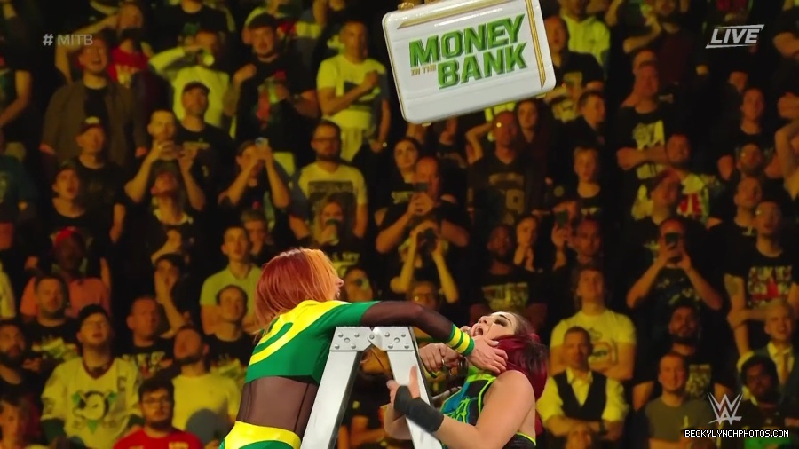 Womens_MITB_mp41141.jpg