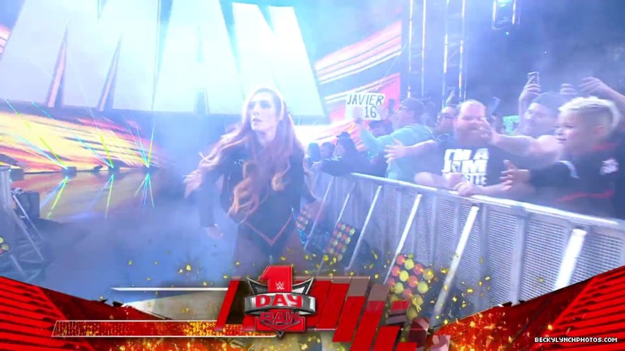 WWE_Raw_01_01_24_Becky_vs_Nia_mp40020.jpg