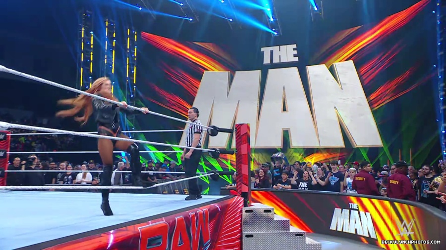 WWE_Raw_01_01_24_Becky_vs_Nia_mp40090.jpg