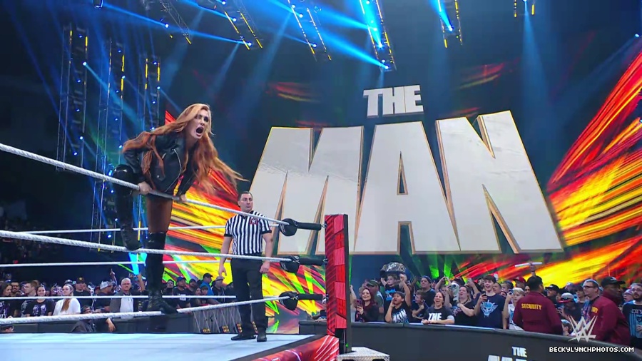 WWE_Raw_01_01_24_Becky_vs_Nia_mp40091.jpg