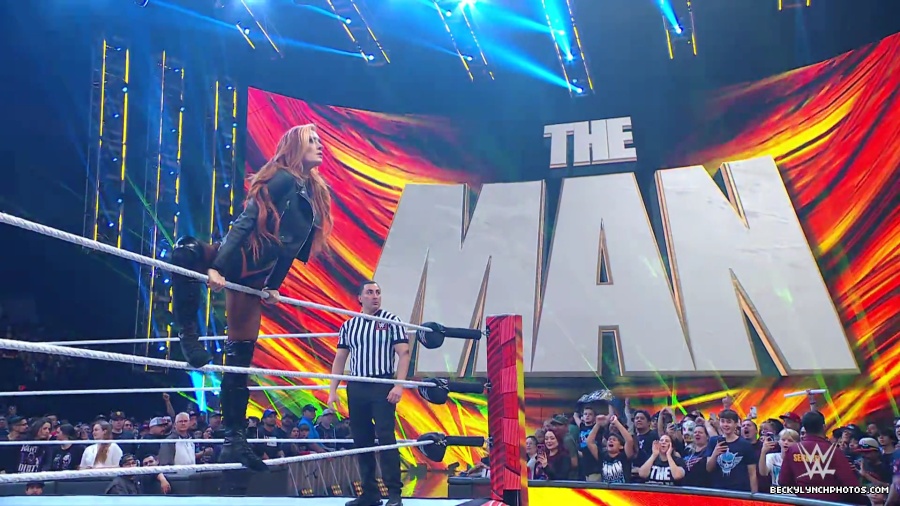 WWE_Raw_01_01_24_Becky_vs_Nia_mp40092.jpg