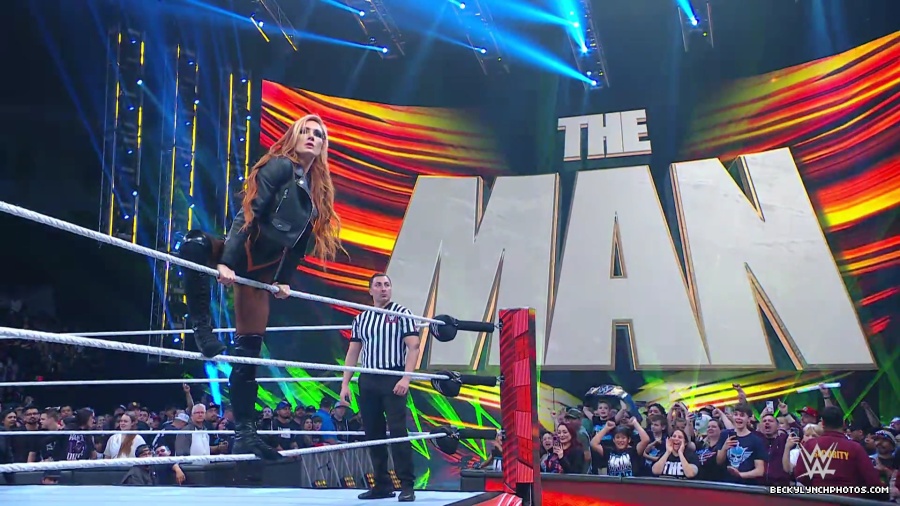 WWE_Raw_01_01_24_Becky_vs_Nia_mp40093.jpg