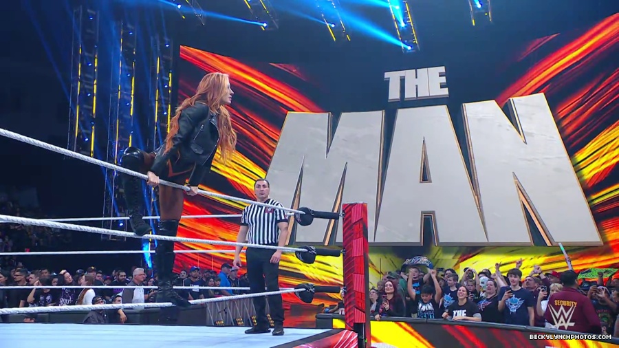 WWE_Raw_01_01_24_Becky_vs_Nia_mp40095.jpg