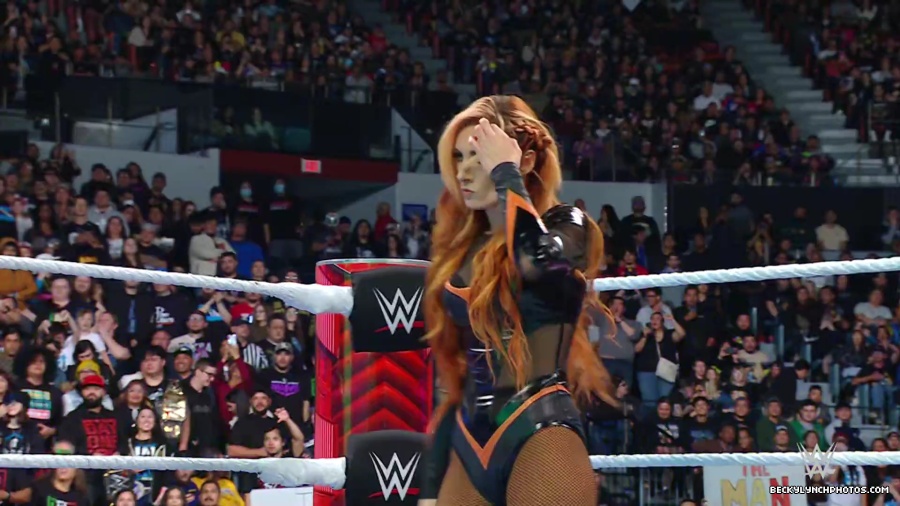WWE_Raw_01_01_24_Becky_vs_Nia_mp40110.jpg