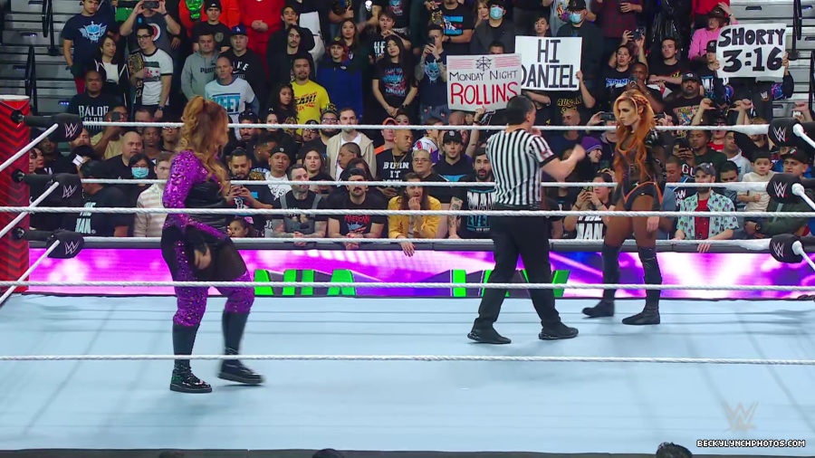 WWE_Raw_01_01_24_Becky_vs_Nia_mp40140.jpg