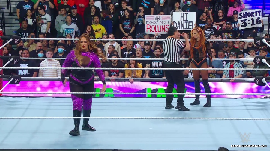 WWE_Raw_01_01_24_Becky_vs_Nia_mp40141.jpg