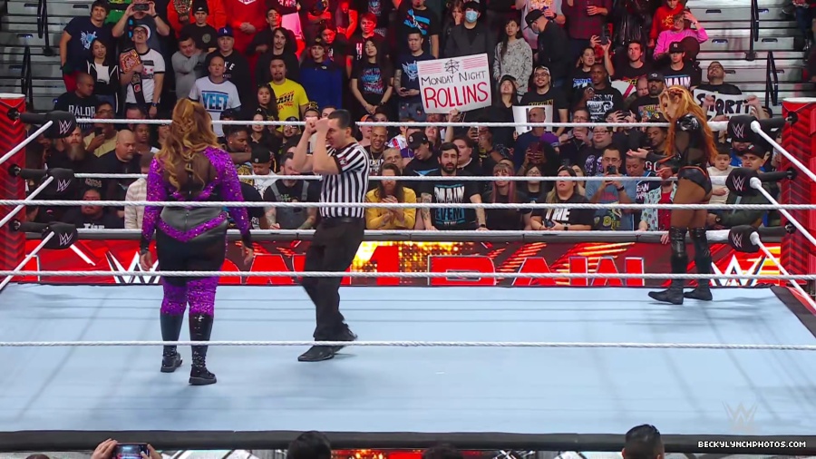 WWE_Raw_01_01_24_Becky_vs_Nia_mp40145.jpg
