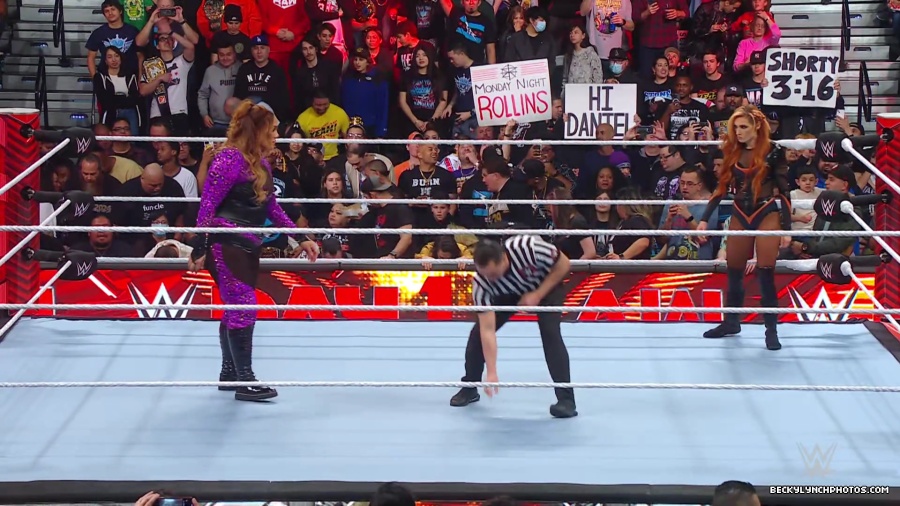 WWE_Raw_01_01_24_Becky_vs_Nia_mp40147.jpg