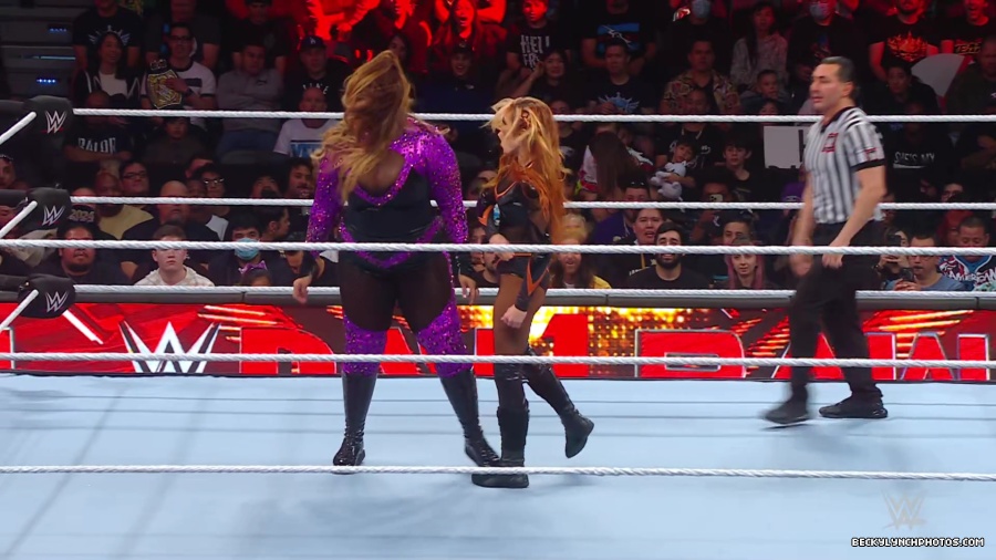 WWE_Raw_01_01_24_Becky_vs_Nia_mp40156.jpg