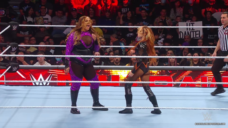 WWE_Raw_01_01_24_Becky_vs_Nia_mp40157.jpg
