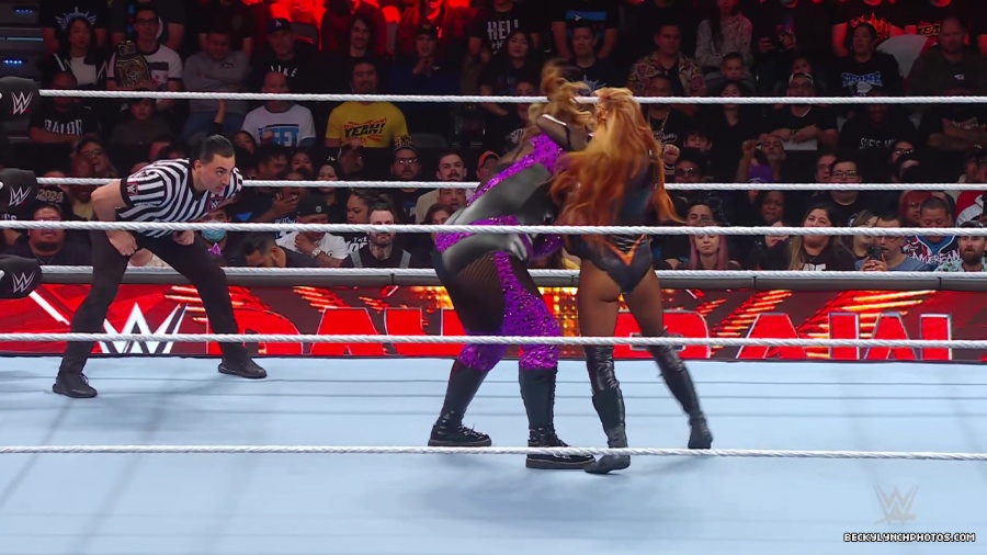 WWE_Raw_01_01_24_Becky_vs_Nia_mp40163.jpg