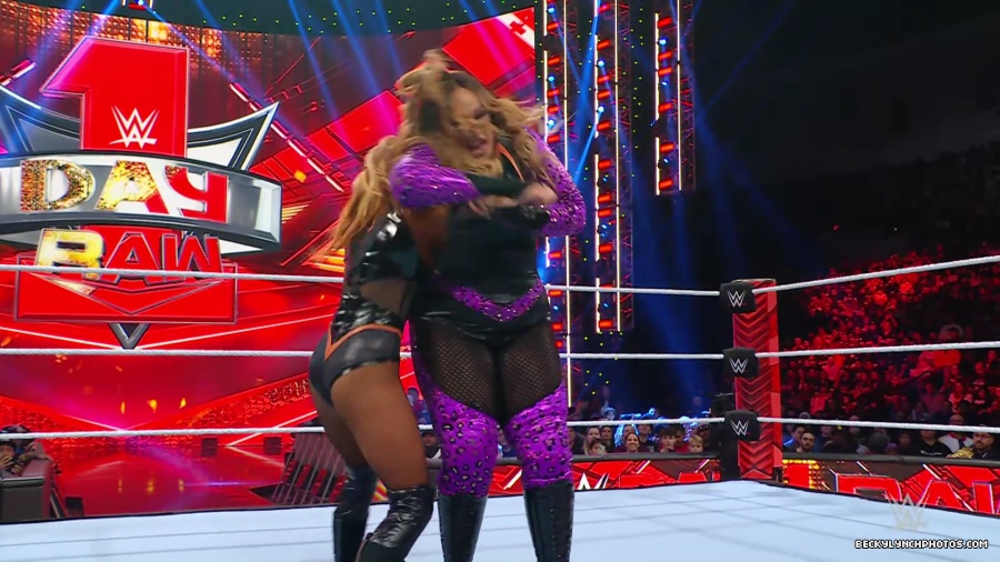 WWE_Raw_01_01_24_Becky_vs_Nia_mp40166.jpg