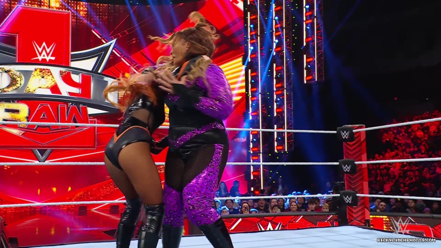 WWE_Raw_01_01_24_Becky_vs_Nia_mp40167.jpg