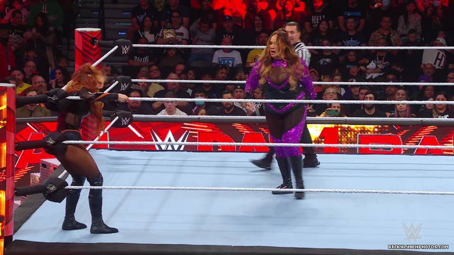 WWE_Raw_01_01_24_Becky_vs_Nia_mp40169.jpg