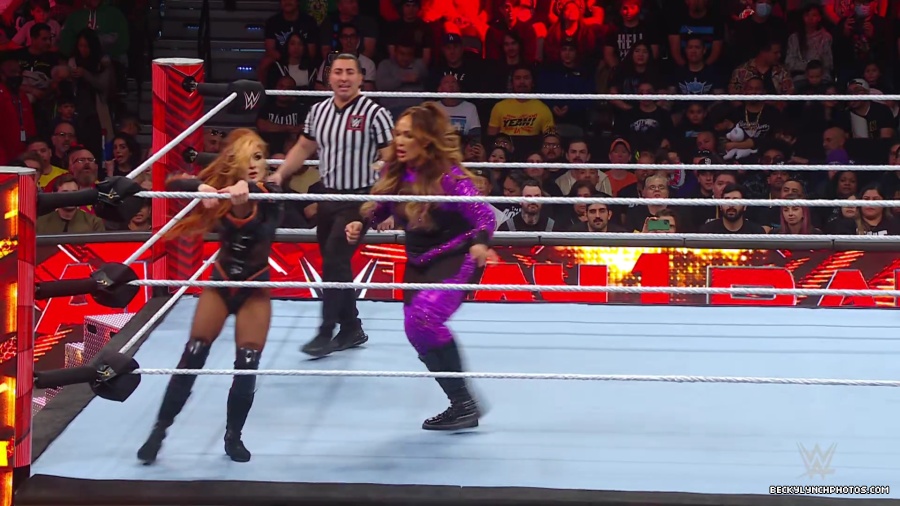 WWE_Raw_01_01_24_Becky_vs_Nia_mp40170.jpg