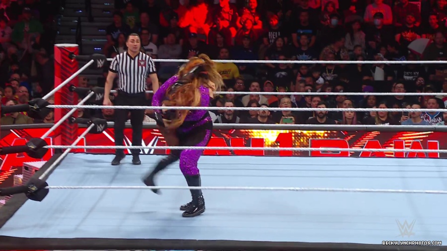 WWE_Raw_01_01_24_Becky_vs_Nia_mp40174.jpg