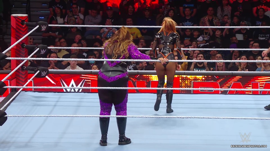WWE_Raw_01_01_24_Becky_vs_Nia_mp40185.jpg