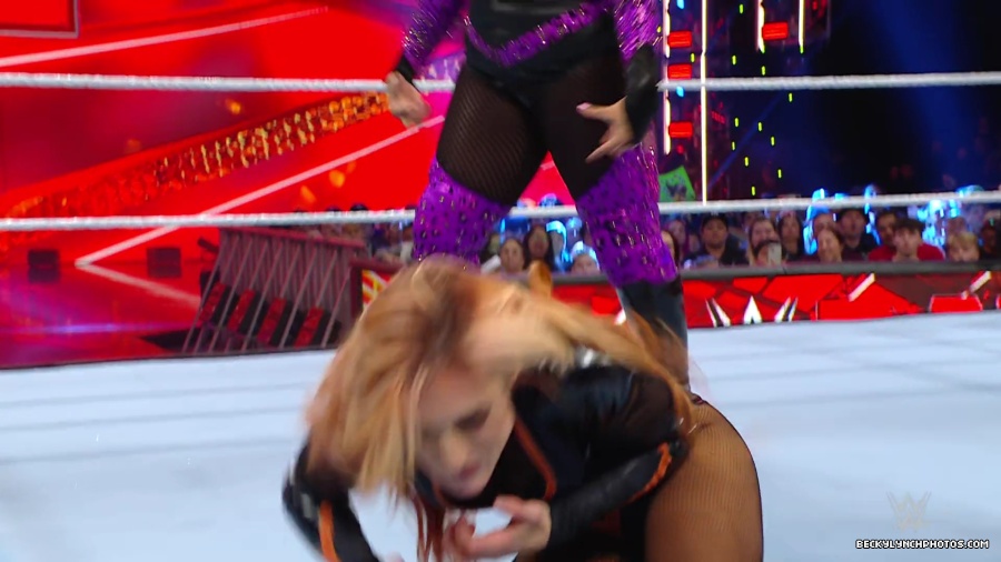 WWE_Raw_01_01_24_Becky_vs_Nia_mp40191.jpg