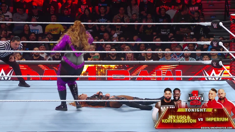 WWE_Raw_01_01_24_Becky_vs_Nia_mp40217.jpg