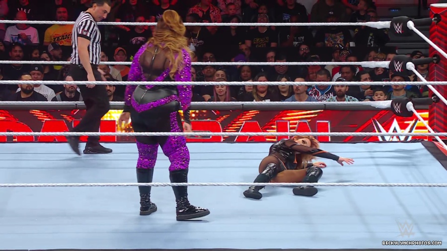 WWE_Raw_01_01_24_Becky_vs_Nia_mp40221.jpg
